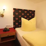 Hilleprandt - Adults Only 3*