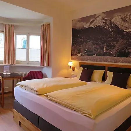 Hilleprandt - Adults Only 3*