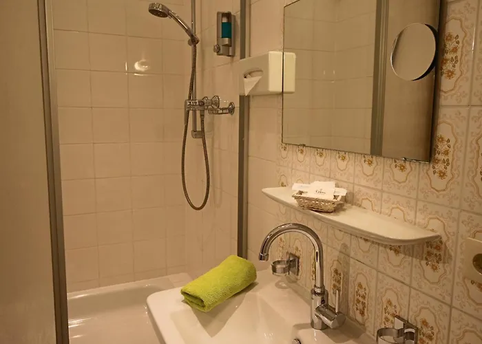 Hilleprandt - Adults Only 3*